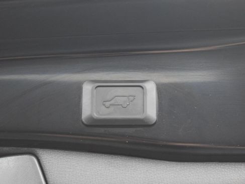Used 2023 Toyota RAV4 XLE w/ Convenience Package AWD/4WD image 12