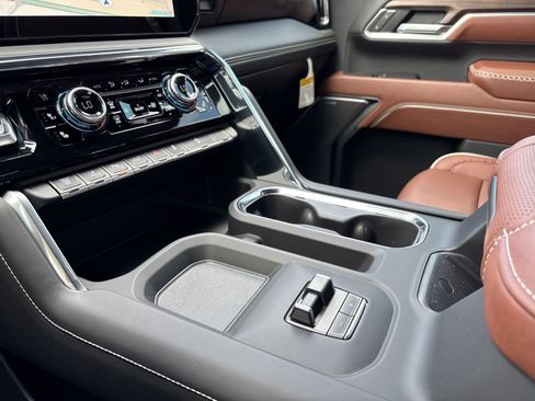 New 2025 GMC Sierra 3500 Denali Ultimate AWD/4WD image 16