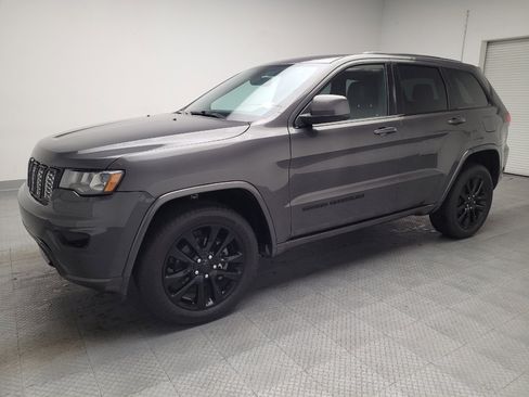 Used 2018 Jeep Grand Cherokee Altitude AWD/4WD image 2