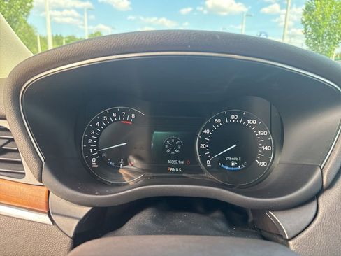 Used 2017 Lincoln MKC Select w/ Select Plus Package FWD image 16