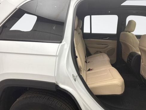 Used 2023 Jeep Grand Cherokee Limited image 19