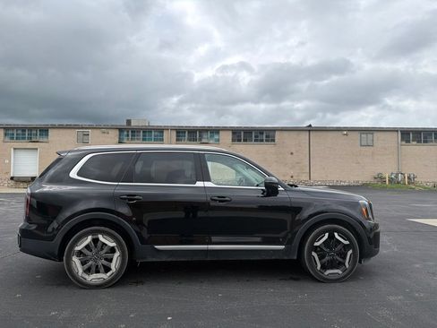 Used 2023 Kia Telluride EX w/ EX Captain's Chair Package AWD/4WD image 4