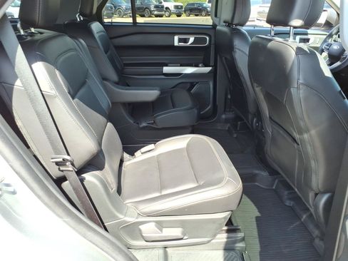 Certified 2023 Ford Explorer XLT w/ Equipment Group 202A AWD/4WD image 9