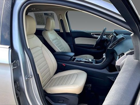 Used 2024 Ford Edge SEL w/ Convenience Package AWD/4WD image 4