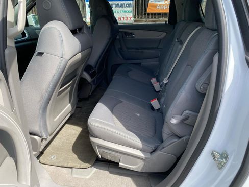 Used 2017 Chevrolet Traverse LT w/ Style and Technology Package FWD image 10