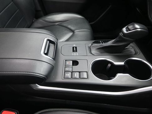 Used 2023 Toyota Highlander XLE image 30