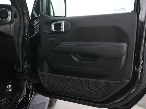 Used 2021 Jeep Wrangler Unlimited Sahara w/ Uconnect 4C Nav & Sound Group AWD/4WD image 9