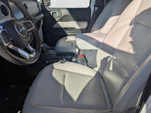 Used 2023 Jeep Wrangler Unlimited Sahara image 16