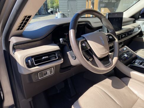 Used 2020 Lincoln Aviator Reserve w/ Equipment Group 202A AWD/4WD image 2