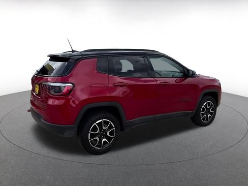 Used 2025 Jeep Compass Trailhawk AWD/4WD image 12