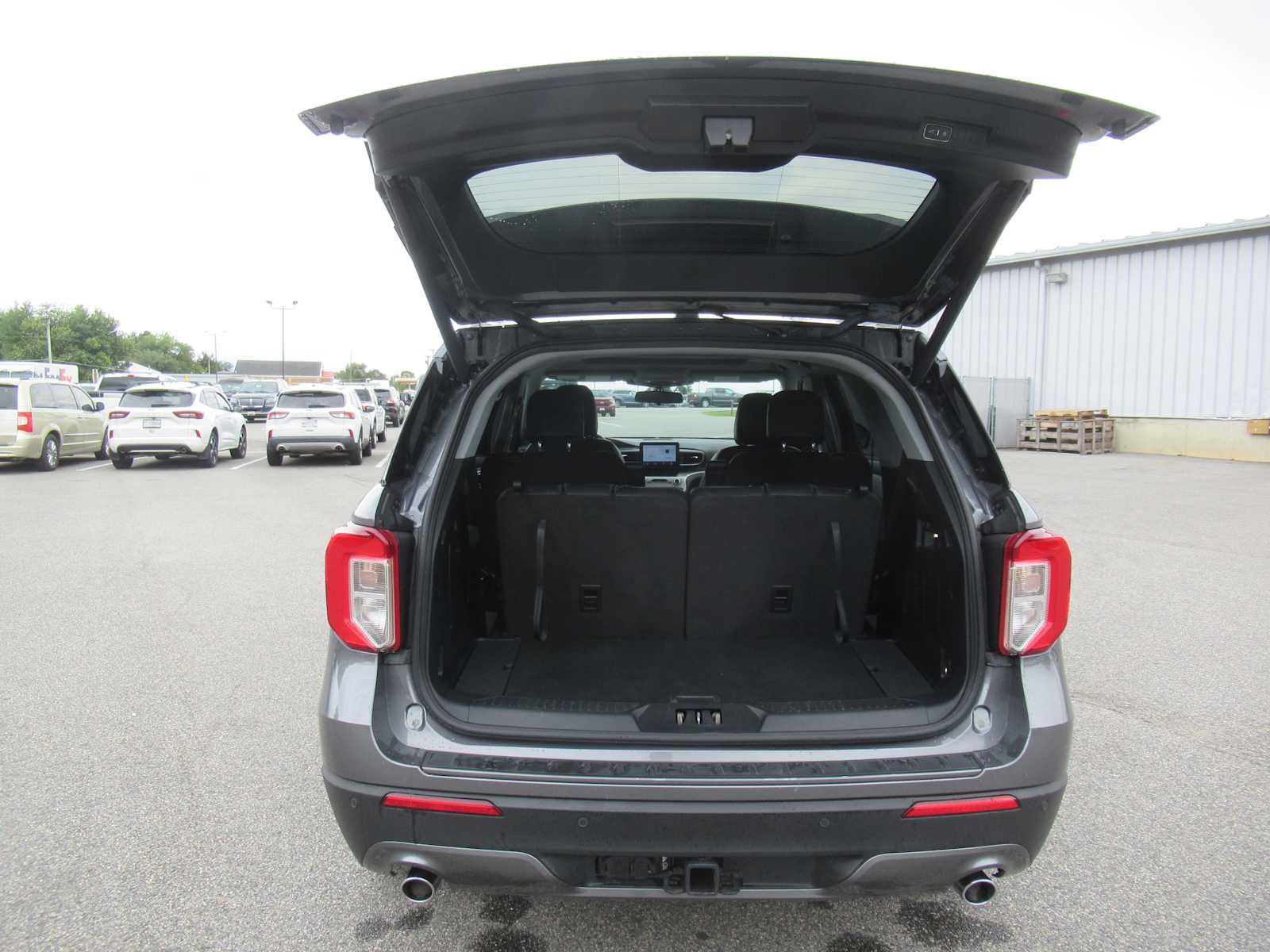 Used 2022 Ford Explorer XLT w/ Equipment Group 202A AWD/4WD image 19