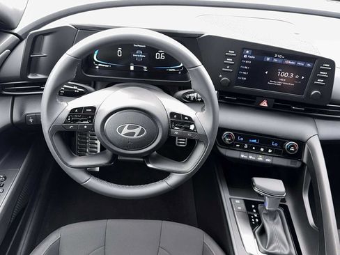 New 2026 Hyundai Elantra SEL Sport FWD image 17