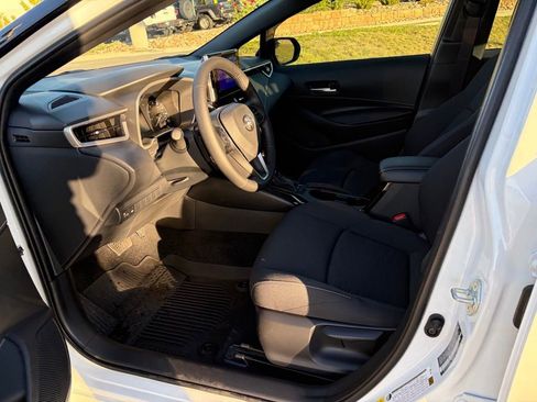 Used 2025 Toyota Corolla Hatchback FWD image 16