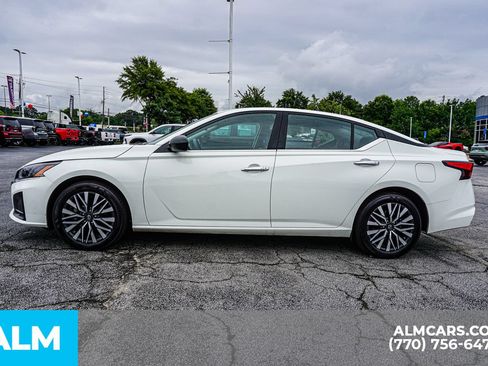Used 2025 Nissan Altima 2.5 SV FWD image 9