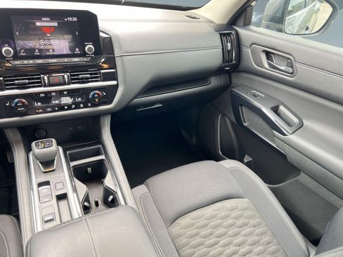 Used 2024 Nissan Pathfinder SV image 29