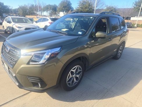 Used 2022 Subaru Forester Premium image 5