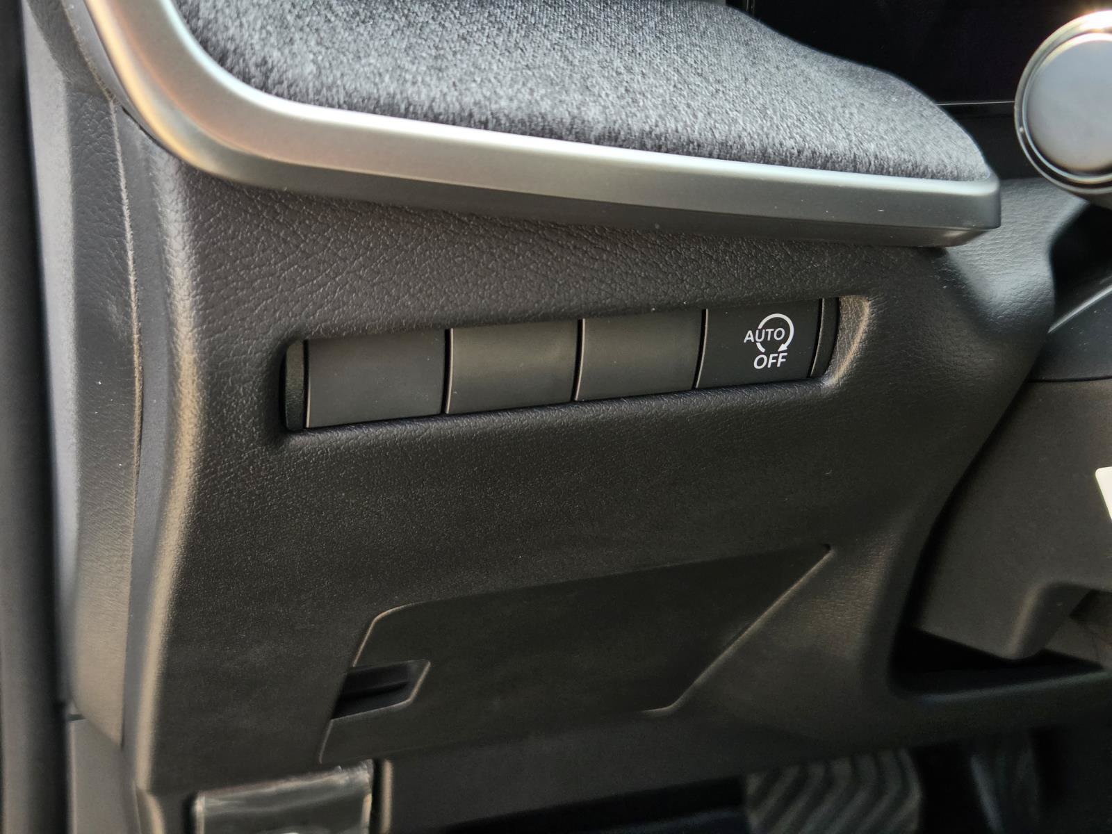 New 2027 Nissan Kicks SV w/ Cold Weather Package FWD image 17