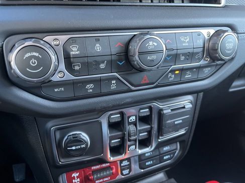 New 2026 Jeep Wrangler Moab image 39