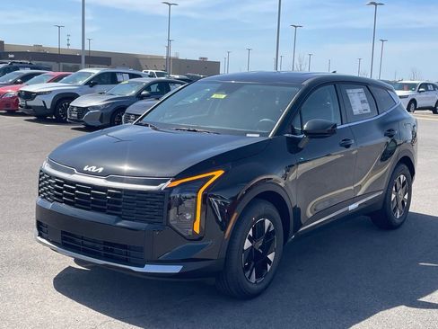 New 2026 Kia Sportage LX FWD image 3