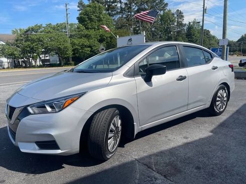 Used 2020 Nissan Versa S FWD image 4