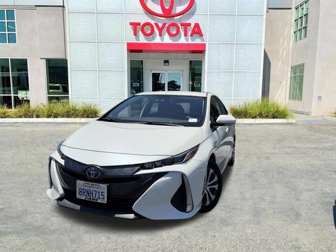 Used 2020 Toyota Prius Prime XLE FWD image 4