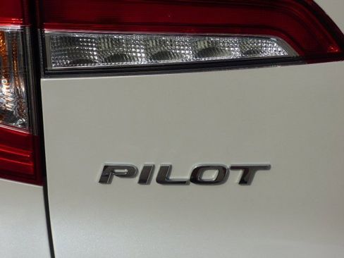 Used 2019 Honda Pilot LX image 3
