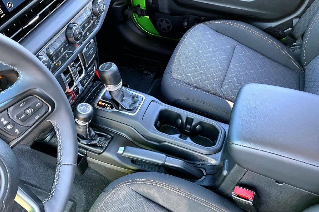 Used 2025 Jeep Gladiator Mojave w/ Convenience Group AWD/4WD image 19