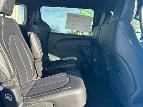 New 2026 Chrysler Pacifica Select w/ S Appearance Package image 17