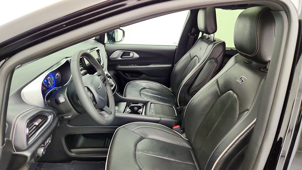 Used 2025 Chrysler Pacifica Limited FWD image 23