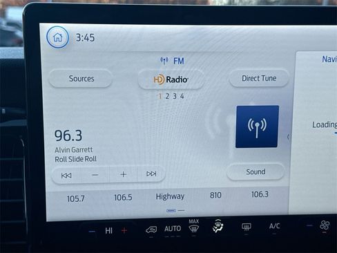 Used 2023 Ford Transit 350 XLT image 12