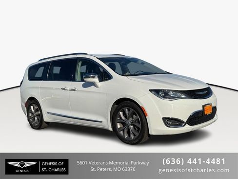 Used 2019 Chrysler Pacifica Limited image 1