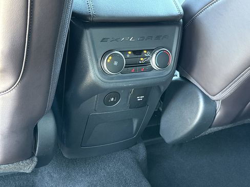 Used 2025 Ford Explorer Platinum w/ Ultimate Package image 13