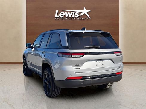 Used 2024 Jeep Grand Cherokee Altitude image 3