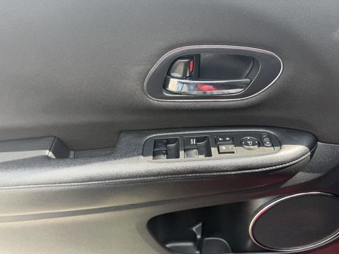 Used 2018 Honda HR-V EX image 29