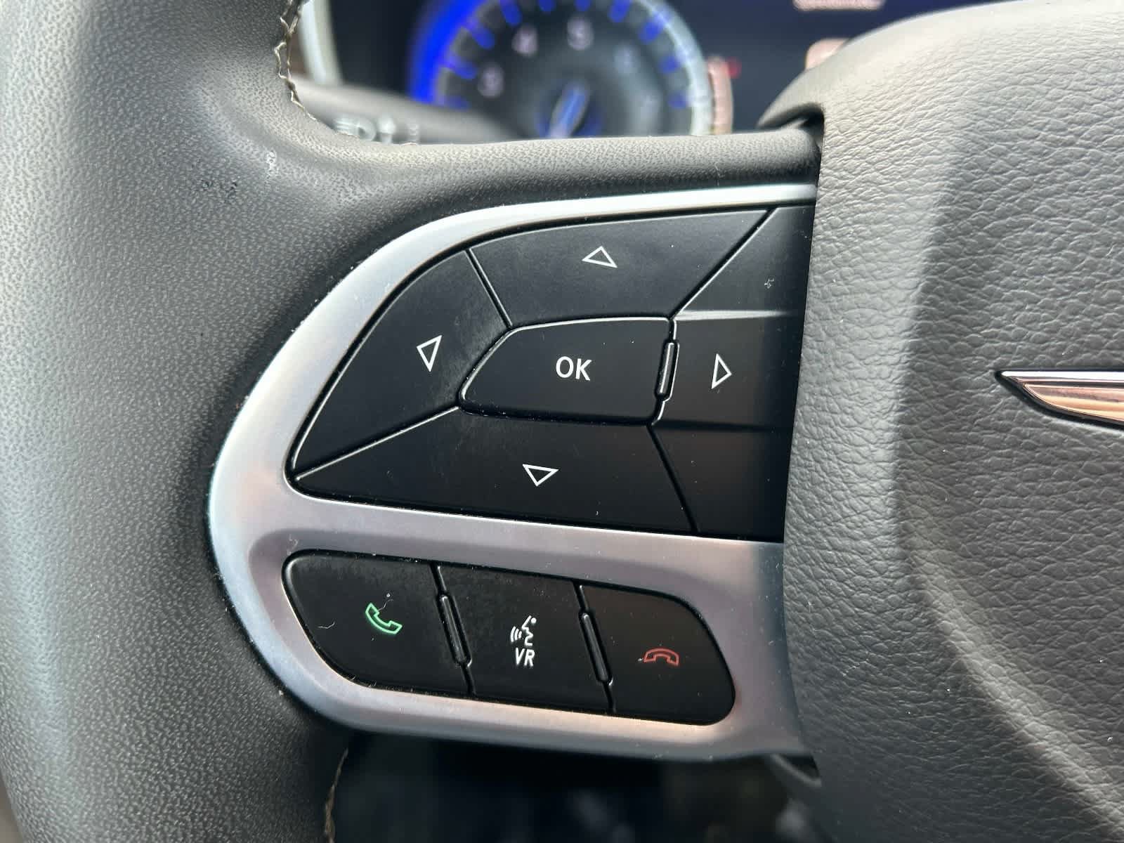 Used 2023 Chrysler Pacifica Limited FWD image 26