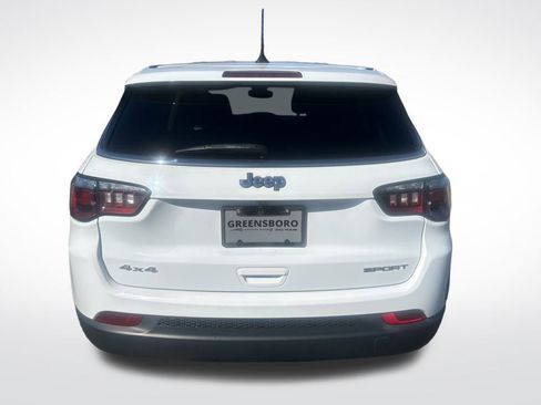 Used 2022 Jeep Compass Sport image 4