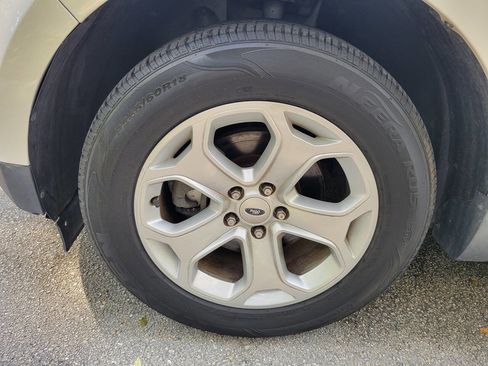 Used 2013 Ford Edge SEL image 19