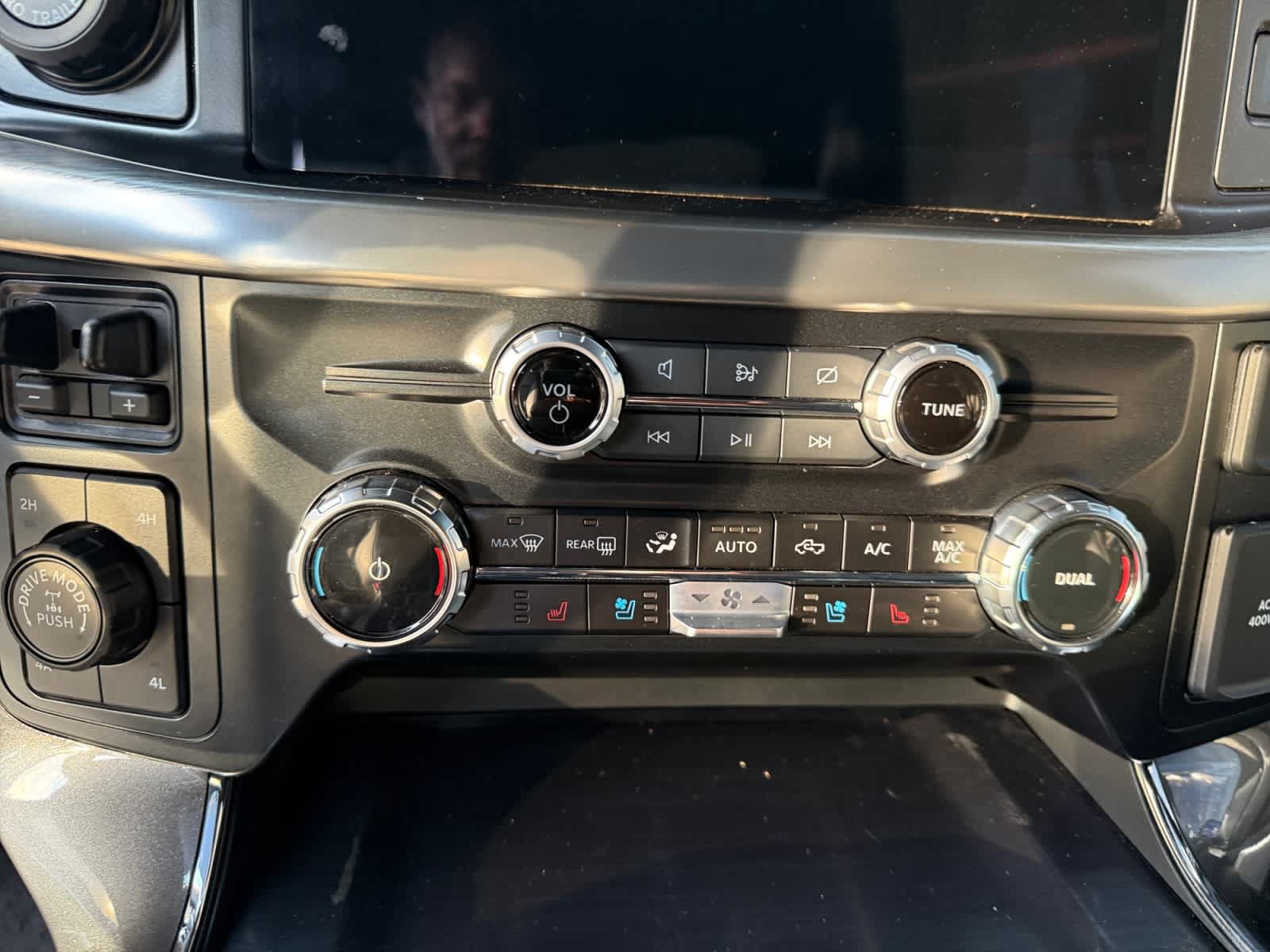 Used 2023 Ford F150 Lariat w/ Equipment Group 502A High AWD/4WD image 17