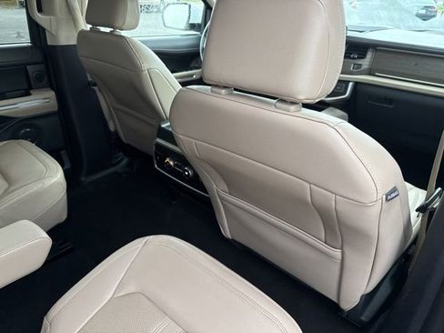 Used 2024 Ford Expedition Limited RWD image 18