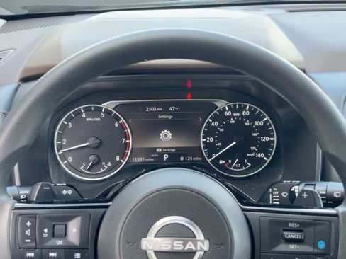 Used 2023 Nissan Rogue SV image 18