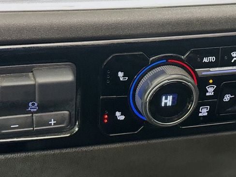 Used 2024 Chevrolet Silverado 3500 LT w/ Convenience Package image 23