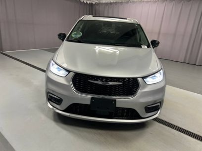 Used 2024 Chrysler Pacifica Limited