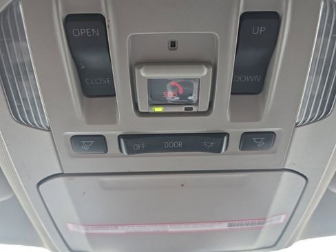 Used 2023 Toyota Highlander XLE image 30