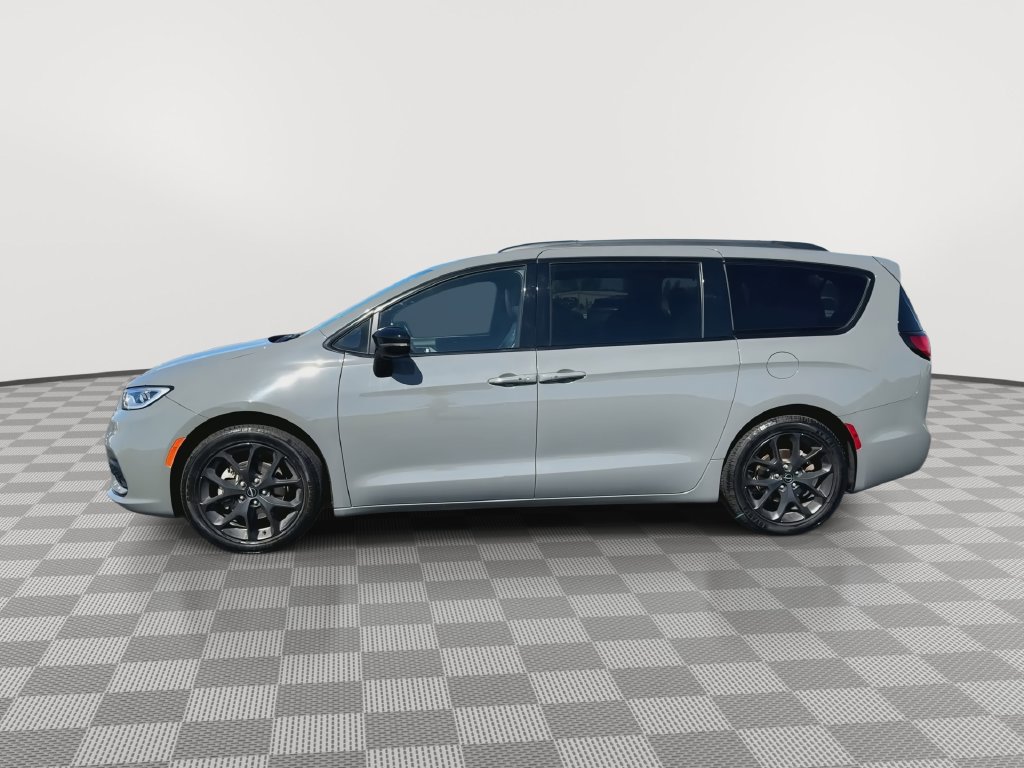 Used 2025 Chrysler Pacifica Limited FWD image 5