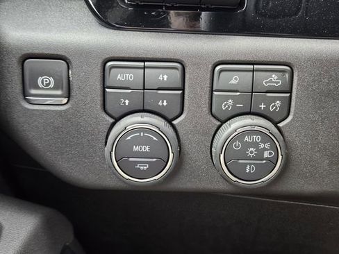 New 2025 Chevrolet Silverado 2500 LTZ w/ LTZ Premium Package AWD/4WD image 17