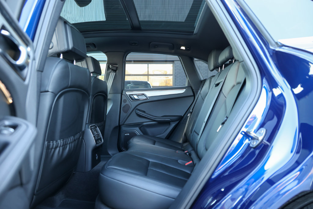 Certified 2026 Porsche Macan AWD/4WD image 29