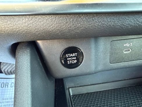 Used 2024 Nissan Rogue SV FWD image 20