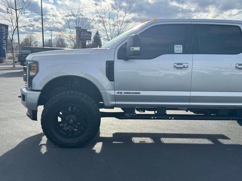 Used 2019 Ford F350 Lariat image 11