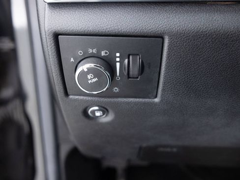 Used 2014 Jeep Grand Cherokee Overland w/ Advanced Technology Group AWD/4WD image 38