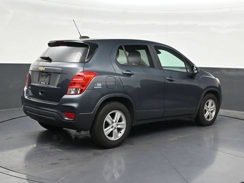 Used 2021 Chevrolet Trax LS w/ Tint and Cruise Package FWD image 5